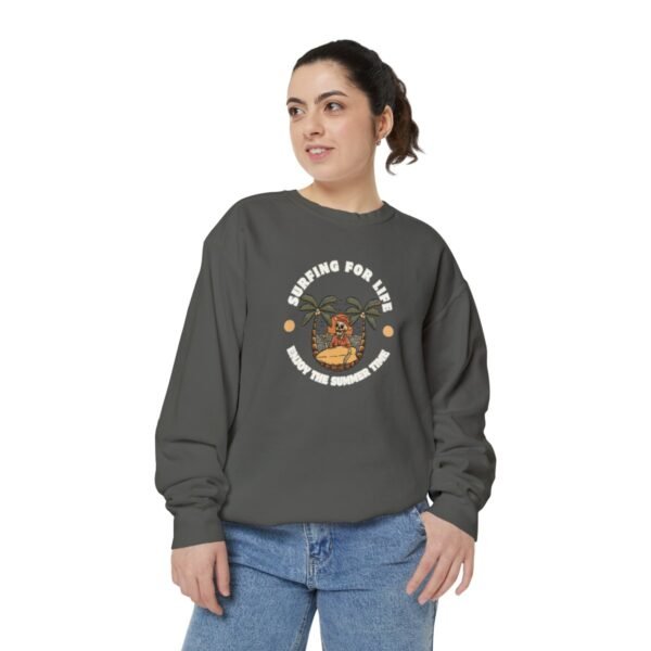 Surfing for Life: Stay Cozy and Cool with Our Skull Oasis Sweatshirt! - Image 5