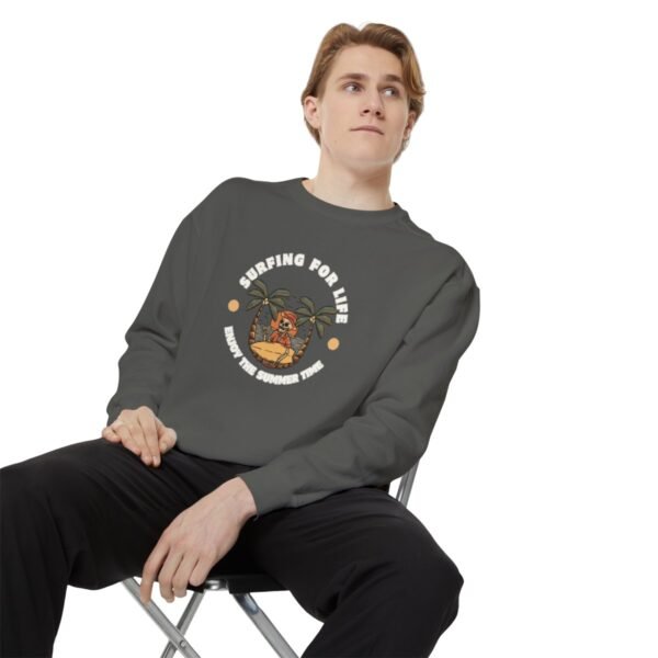 Surfing for Life: Stay Cozy and Cool with Our Skull Oasis Sweatshirt! - Image 7