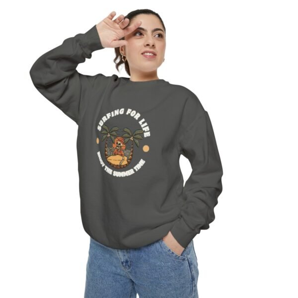 Surfing for Life: Stay Cozy and Cool with Our Skull Oasis Sweatshirt! - Image 8