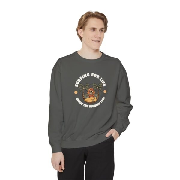 Surfing for Life: Stay Cozy and Cool with Our Skull Oasis Sweatshirt!